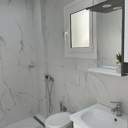 Eden Breeze Apartment *