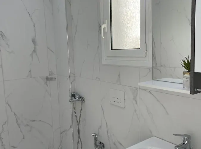 Eden Breeze Apartament *