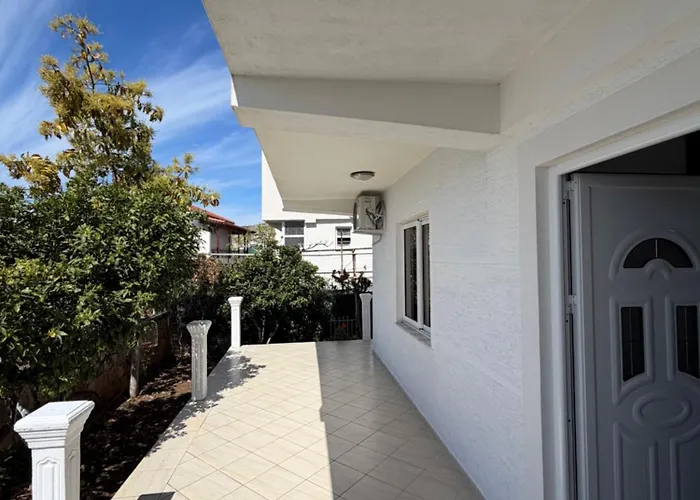 Eden Breeze Apartament *